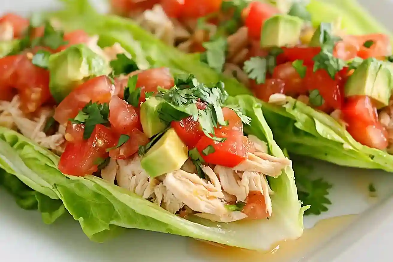 tacos de lechuga con pollo​