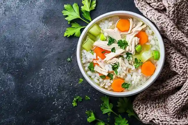sopa de pollo con arroz